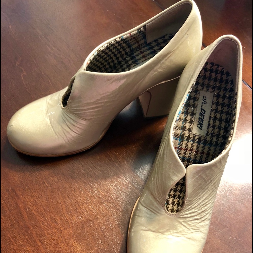 Oh...Deer! champagne booties. Size 8.5